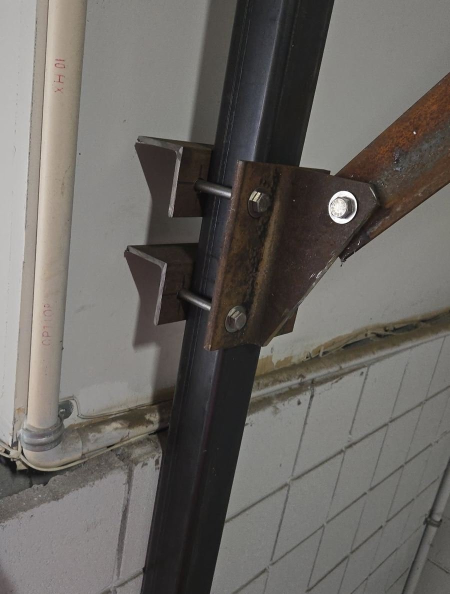 Pipe hanger and support detail